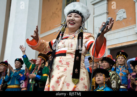 Ein Damen-Chor von Tradtional Sängern führt Staatsoper und Ballett Theater Ulaan Bator Mongolei Asien Stockfoto