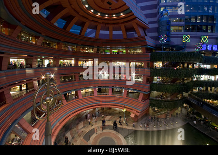 KANALSTADT HAKATA. Einkaufs- und Unterhaltungskomplex in der Stadt. Innenansicht. Fukuoka. Kyushu Insel. Japan. Stockfoto