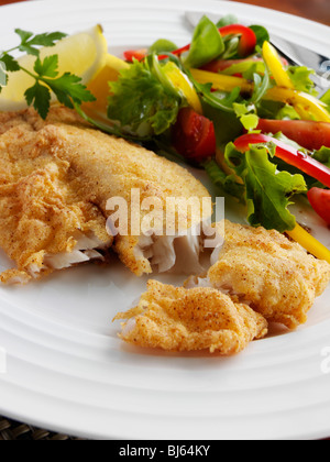 Gebratenes Tilapia Gemüse und Salat Stockfoto