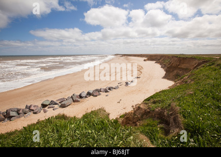 Großbritannien, England, Norfolk, Happisburgh, andernfalls Küstenerosion Abwehrkräfte rasch erodieren Klippe Stockfoto