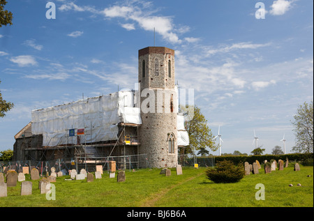 Großbritannien, England, Norfolk, West Somerton, St Marys Kirche thatched Dach wiederhergestellt wird Stockfoto