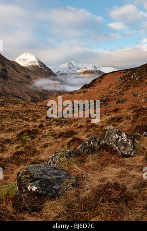 Der Sattel und Faochag aus der Schlacht von Glen Shiel Website, Highland, Schottland, Großbritannien. Stockfoto