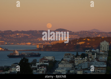 Full Moon rising über die Bucht von San Francisco Stockfoto