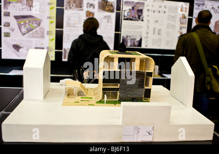 Paris, Frankreich, Close Up, Construction Trade Show, Ausstellung ökologischer grüner Gebäude von Architekturstudenten, ausgestellt Stockfoto