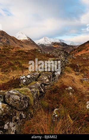Der Sattel und Faochag aus der Schlacht von Glen Shiel Website, Highland, Schottland, Großbritannien. Stockfoto