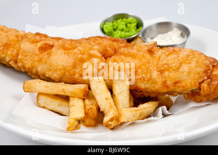 Teller mit Fisch & chips Stockfoto