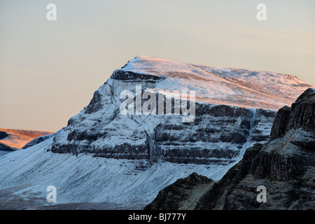 Blick entlang der Trotternish Böschung Hang zu Beinn Edra, Isle Of Skye, Schottland, UK. Stockfoto