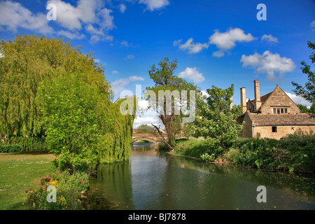 Landschaft Stamford Wiesen Fluss Welland Stone Bridge Stamford Town Lincolnshire England UK Stockfoto