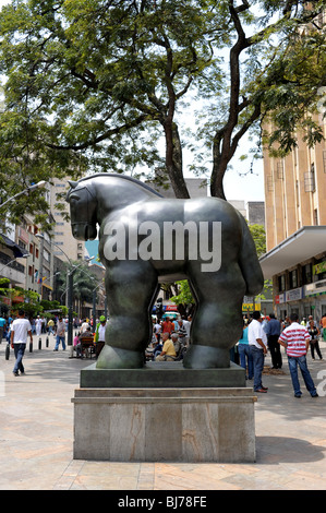 Skulptur von Fernando Botero, einer der berühmtesten zeitgenössischen lateinamerikanischen Künstlern. Medellin, Kolumbien, Stockfoto