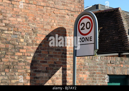 20 Meilen pro Stunde zone Zeichen, UK Stockfoto