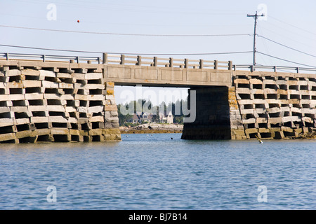 Einzigartige Open-Cribwork Bau der Bailey-Insel-Brücke ermöglicht kostenlos Gezeiten unter Stockfoto