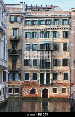 Mehrgeschossige Wohnhäuser in Venedig, Italien Stockfoto