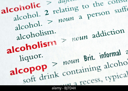 Wörterbuch-Definition des Wortes "Alkoholismus" Stockfoto