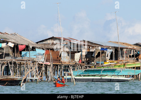 Bajao Stelzenläufer Dorf Szene, Semporna, Sabah, malaysia Stockfoto