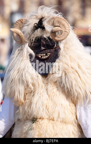 Traditionelle ungarische Sokrac-Tänzer auf dem Hauptplatz an der Busojaras Spring Festival 2010 Mohacs Ungarn - Stockfotos Stockfoto