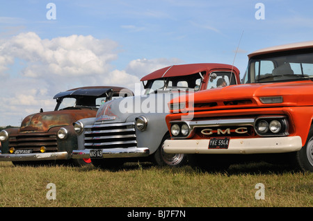 1963 Chevy GMC und 1949 3100 Pickups Stockfoto