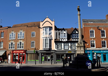 Stadt-Zentrum und Kreuz, Tewkesbury, Gloucestershire, England, UK Stockfoto