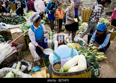 Wochenmarkt in Shaping (in der Nähe von Dali), Provinz Yunnan, China. Stockfoto