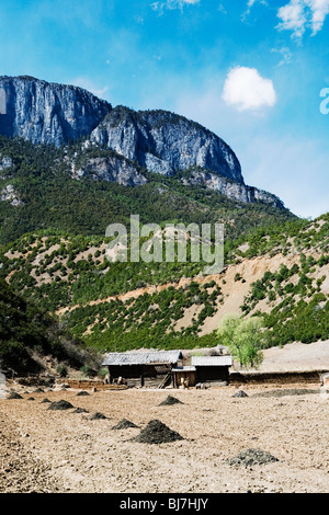 Ein Bauernhaus in der Nähe von Lige Dorf am Lugu Hu See, Provinz Yunnan, China. Stockfoto