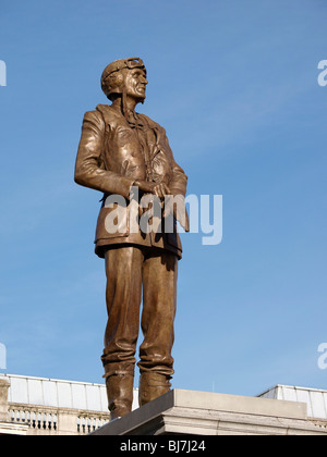 Die Statue von Air Chief Marshal Sir Keith Park auf dem vierten Sockel in Trafalgar Square in London. Stockfoto