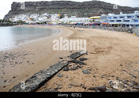 der Strand und die Stadt Gebäude von Puerto de Mogan Gran canaria Stockfoto