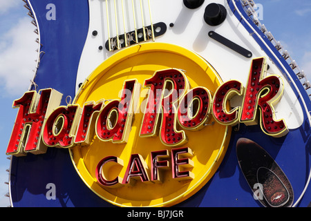 das berühmte Hard Rock Cafe Gitarre Zeichen außerhalb Playa del Ingles Gran canaria Stockfoto