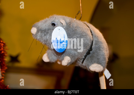 Stofftier Ratte in der Geschenk-Shop @ die Rundfahrt in der Kanalisation Paris-Visite Des Egouts De Paris / Kanalisation Besuch in Paris, Frankreich Stockfoto