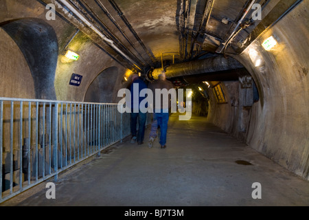 Kanalisation Tunnel Abfluss in die Kanalisation von Paris-Visite Des Egouts De Paris / Kanalisation Museumsbesuch in Paris, Frankreich. Stockfoto