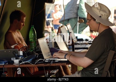 Computerfreaks während das Chaos Communication Camp in Finowfurt, Deutschland Stockfoto