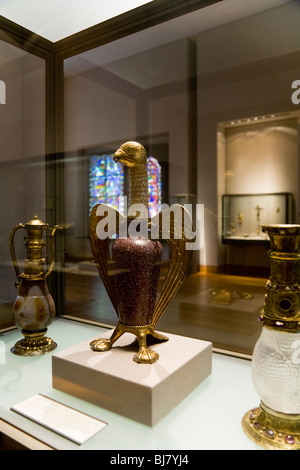 Suger von Adler, Teil der Sammlung und auf dem Display an der Abt. für Dekorationskünste: Mittelalter. Louvre-Museum, Paris. Frankreich. Stockfoto