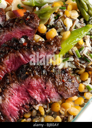 Rindfleisch und Salat lunchbox Stockfoto