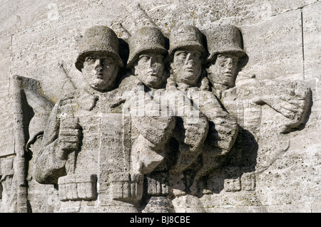 Das Denkmal für die 39. Füsilier-Regiment am Reeser Platz in Düsseldorf, Deutschland, kurz vor dem 2. Weltkrieg begann 1939 abgeschlossen. Stockfoto