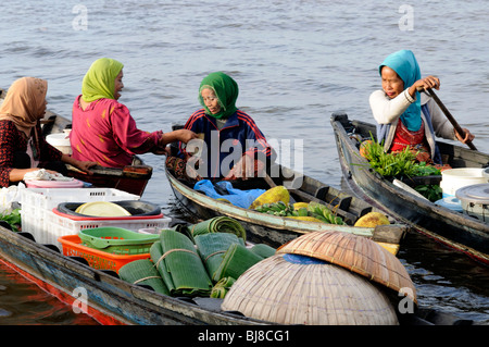 Pasar Terapung schwimmenden Markt, Kuiin und Flüsse Barito, Banjarmasin, Kalimantan, Indonesien Stockfoto