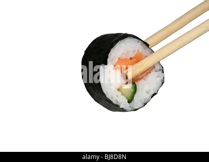 Fotomaki Sushi auf Essstäbchen isoliert auf weiss, mit inbegriffen Beschneidungspfad Stockfoto