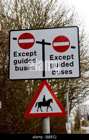 Die Cambridge geführte Busway ist wie gelähmt. Die Schienenverteiler eröffnet im Jahr 2009 zwischen Cambridge und St Ives ist nun in einer Lega beteiligt Stockfoto