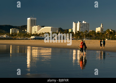 Santa Monica Skyline vom Strand aus gesehen Stockfoto