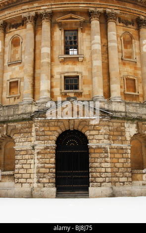 "Radcliffe Camera" hautnah"" im Schnee, Oxford, England, UK Stockfoto