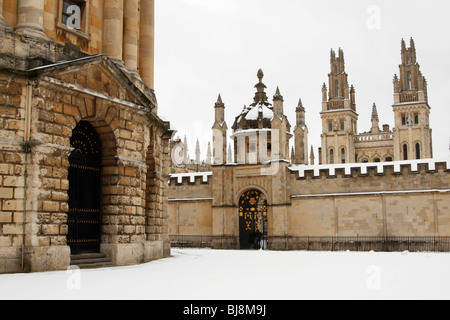 'All Souls' College in Schnee, "Radcliffe Square", Oxford, Oxfordshire, England, Vereinigtes Königreich, Winter Stockfoto