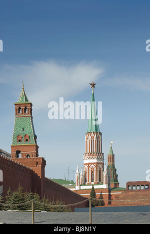 Moskauer Kreml-Mauer und Türme Stockfoto