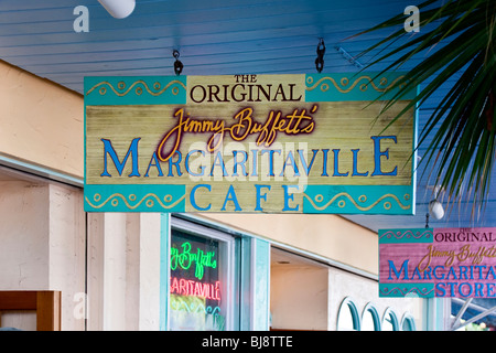 Melden Sie sich über dem Eingang der ursprünglichen Jimmy Buffett es Margaritaville Cafe auf der Duval Street in Key West, Florida. Stockfoto