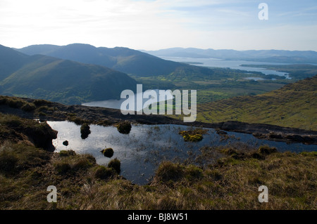 Glanmore Lake vom Knockowen Grat, über den Healy Pass, Caha Berge, Beara Halbinsel, County Kerry, Irland. Stockfoto