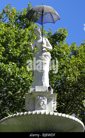 Joan Roig Soler (1852-1909). Spanischer Bildhauer. DIE DAME DES SCHIRMS (1884). Zitadellenpark. Barcelona. Katalonien. Spanien. Stockfoto