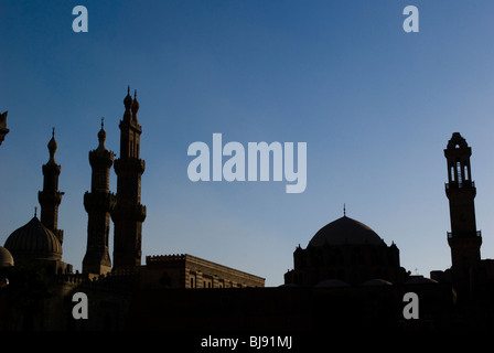 Minarette in einer Moschee in der Nähe von Kahn al-Khalili Markt, Kairo, Ägypten, Afrika. Stockfoto