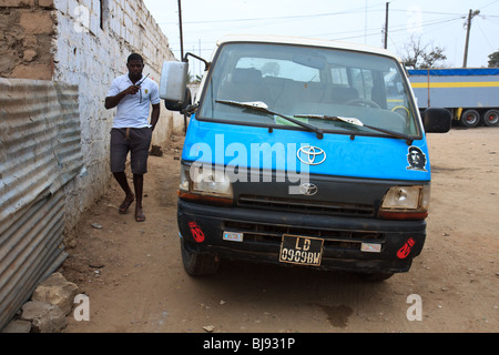 Afrikas Angola Bus Fahrer Luanda Bairro Minibus Männer Stockfoto