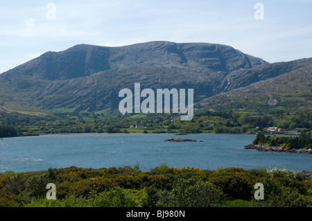 Hungry Hill über Adrigole Harbour, Beara Halbinsel, County Kerry, Irland. Stockfoto