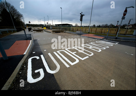 Die Cambridge geführte Busway ist wie gelähmt. Die Schienenverteiler eröffnet im Jahr 2009 zwischen Cambridge und St Ives engagiert sich nun in einem Bein Stockfoto