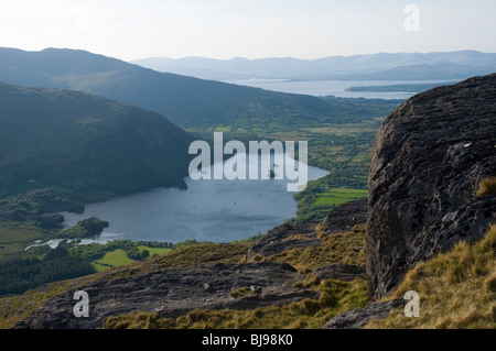 Glanmore Lake vom Knockowen Grat, über den Healy Pass, Caha Berge, Beara Halbinsel, County Kerry, Irland. Stockfoto