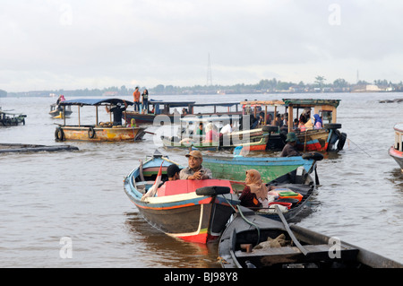 Pasar Terapung schwimmenden Markt, Kuiin und Flüsse Barito, Banjarmasin, Kalimantan, Indonesien Stockfoto