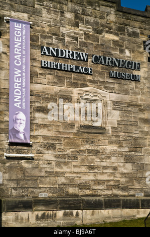 Dh Andrew Carnegie Museum Dunfermline Fife Andrew Carnegie Museum zeichen Geburtsort Heritage Center Gebäude Stockfoto