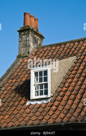 dh Andrew Carnegie Cottage DUNFERMLINE FIFE Roter Dachpaneel Fliesen kleine Dachfenster Fliese Pantile Dach Gebäude gefliestes Haus Stockfoto